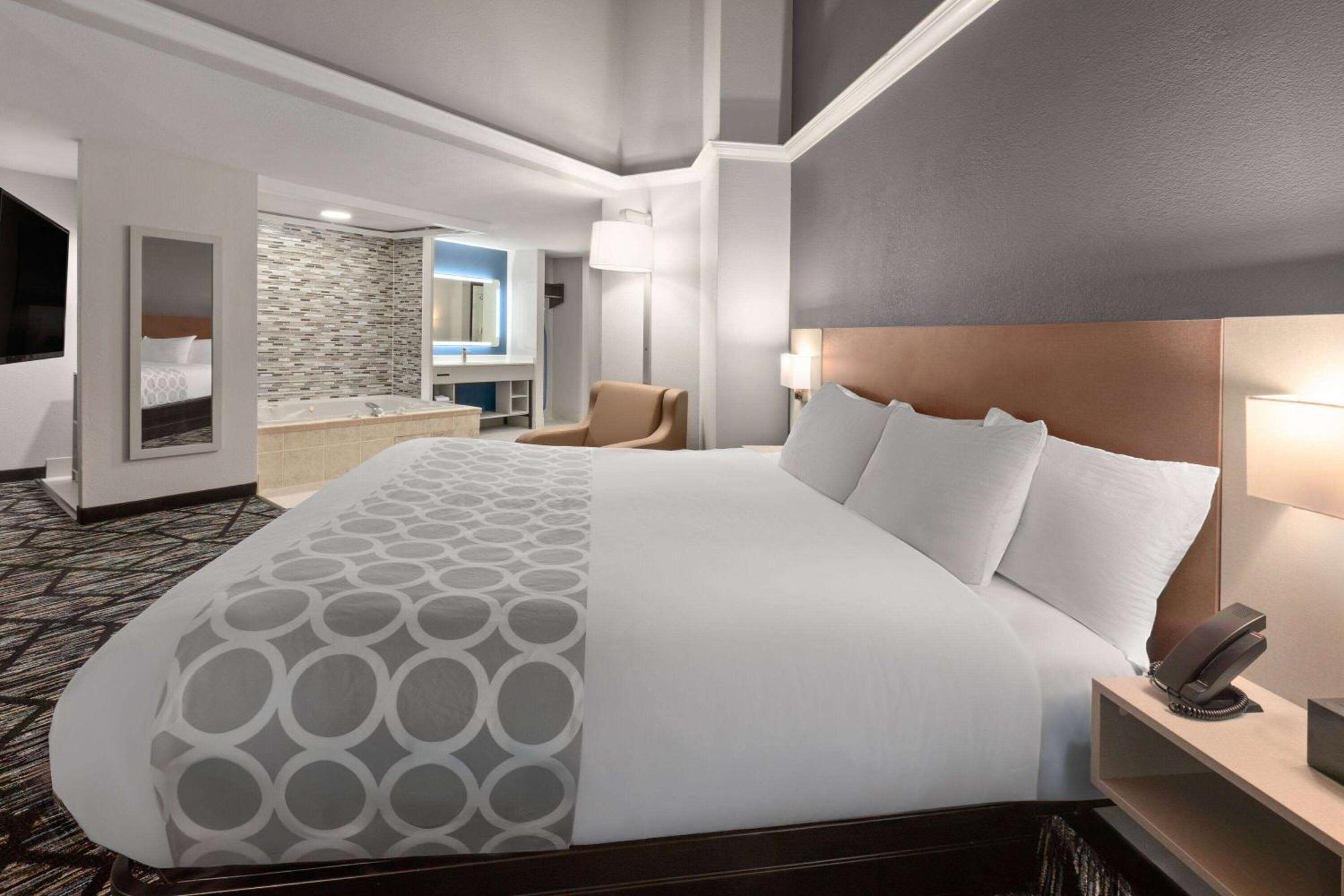 Baymont By Wyndham Warrenton Hotell Exteriör bild