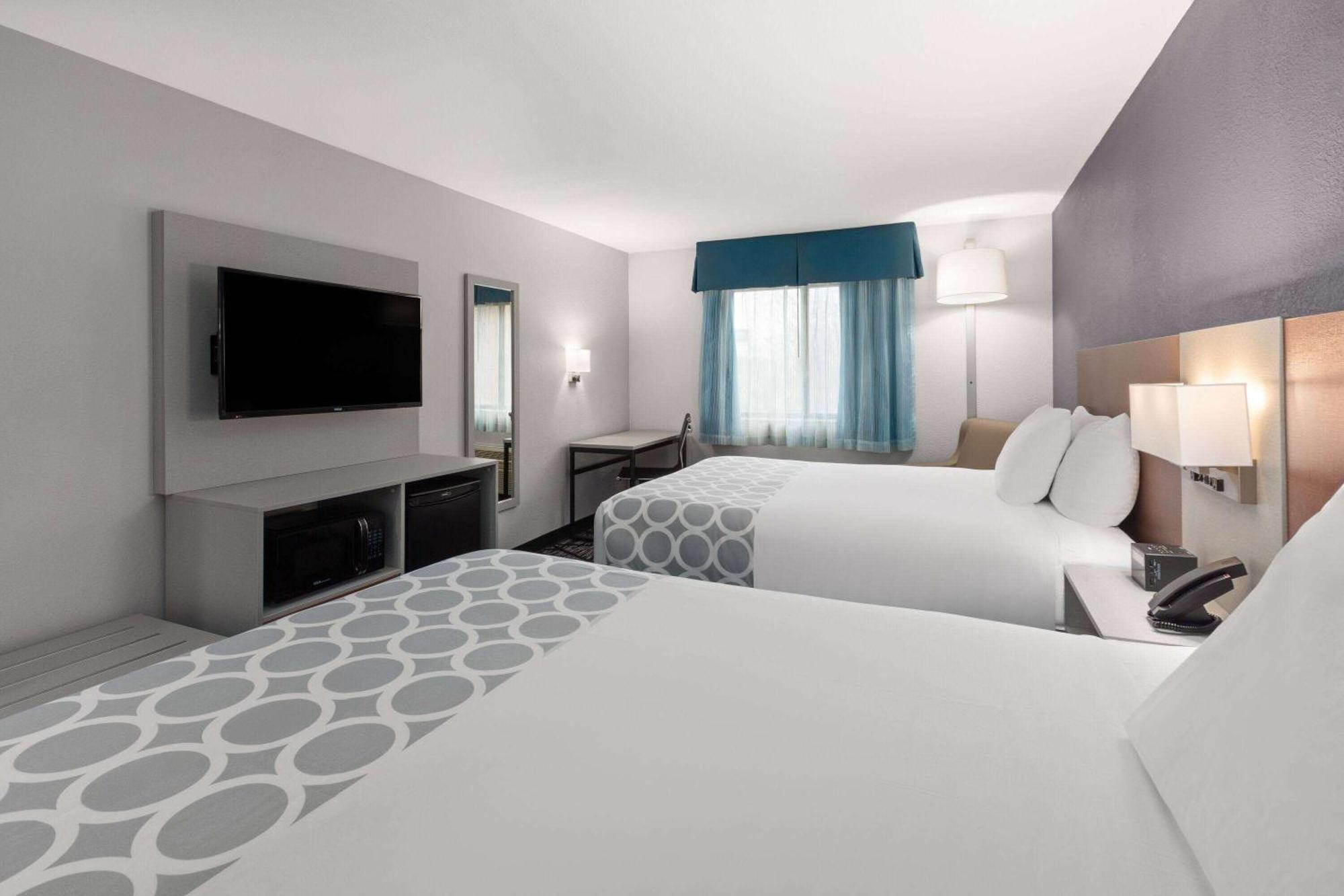 Baymont By Wyndham Warrenton Hotell Exteriör bild