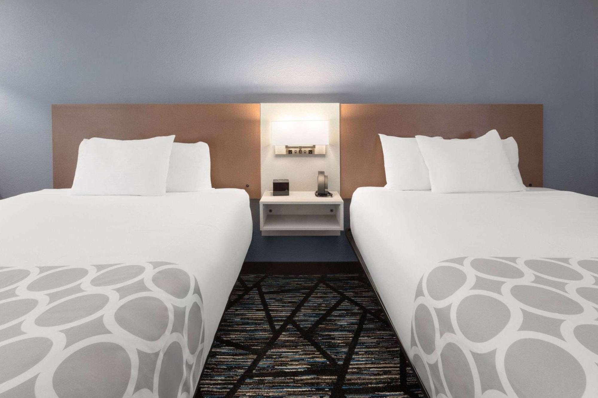 Baymont By Wyndham Warrenton Hotell Exteriör bild