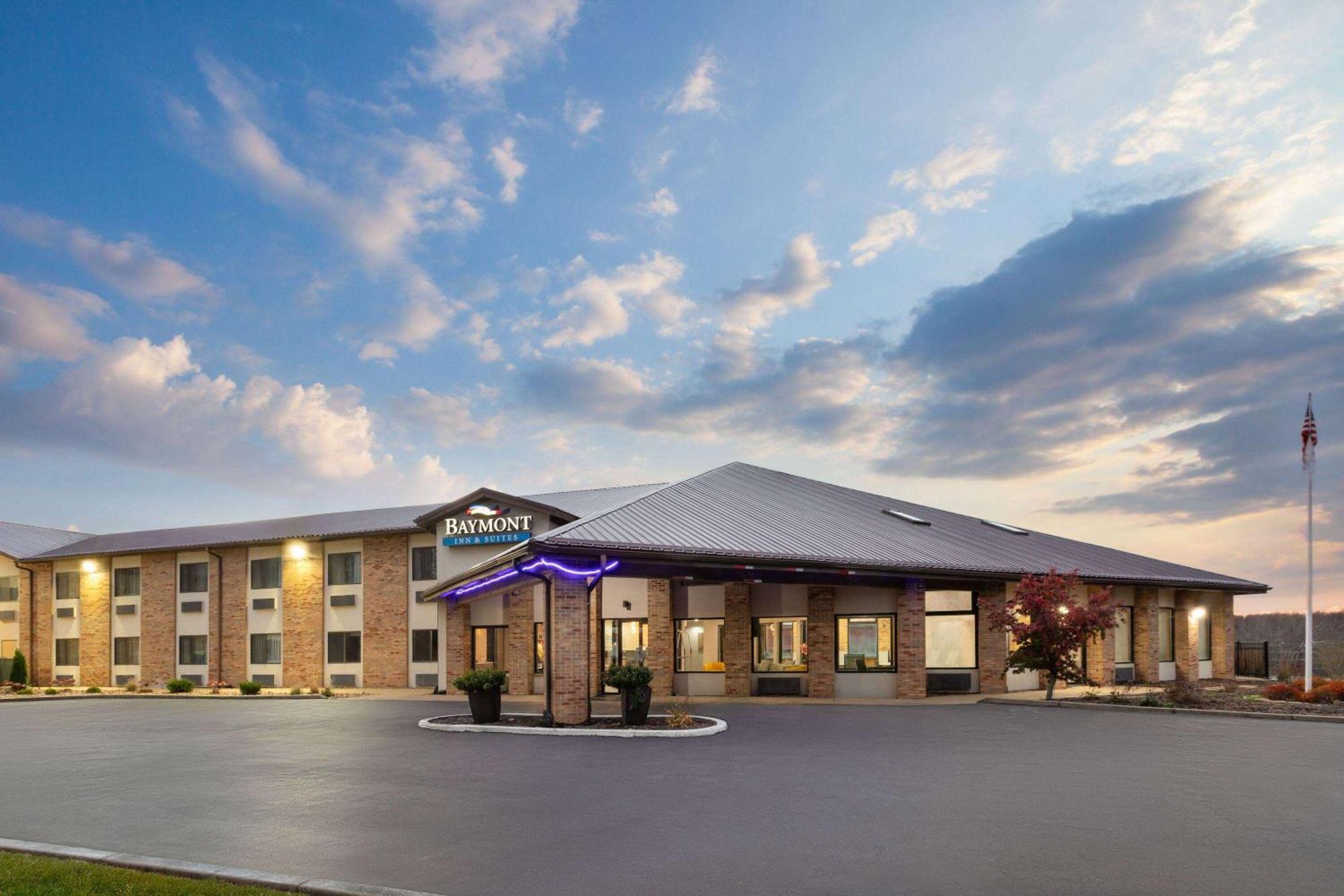 Baymont By Wyndham Warrenton Hotell Exteriör bild